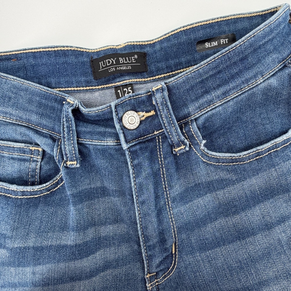 Judy Blue Slim Fit Distressed Raw Hem Medium Wash Jeans Size 1/25 High Rise